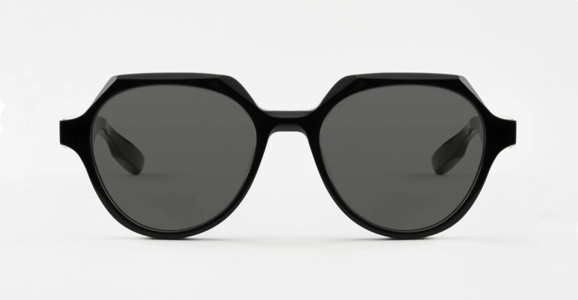 Model r2 - black