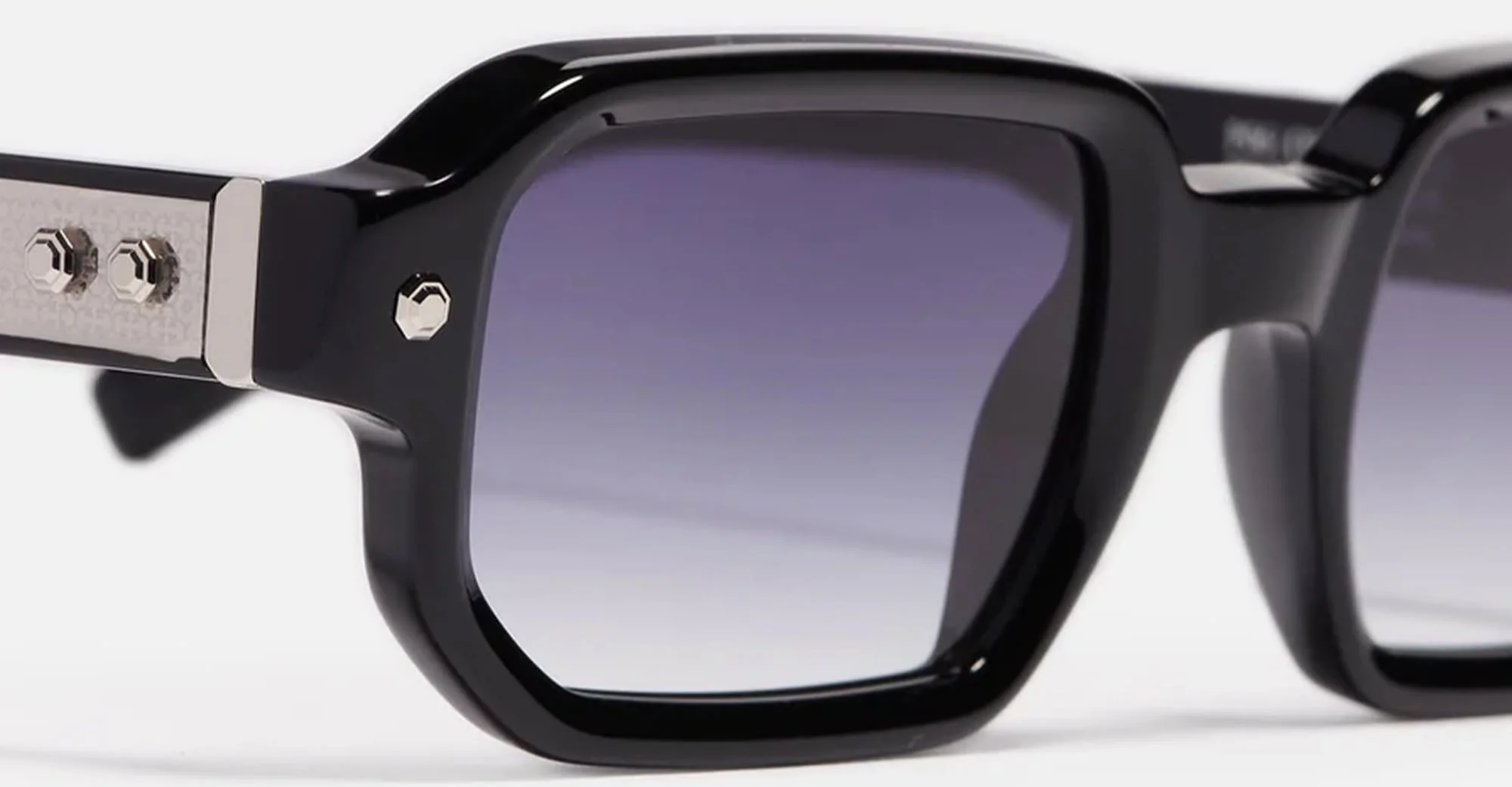 Project 06 - c605 - shiny black / platine plated - Image 3